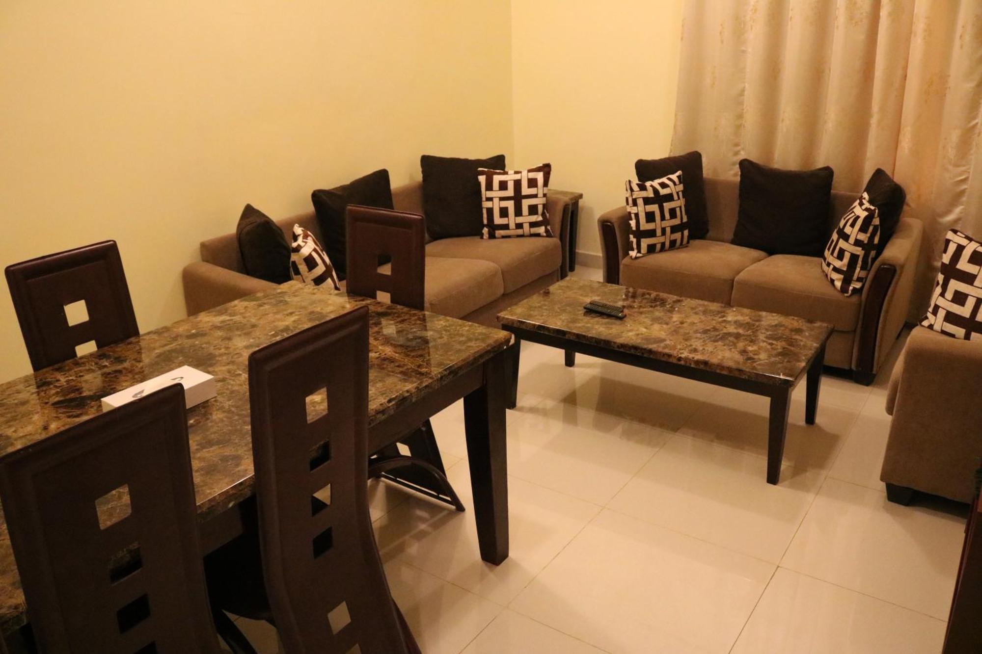 Nizwa Hotel Apartments מראה חיצוני תמונה